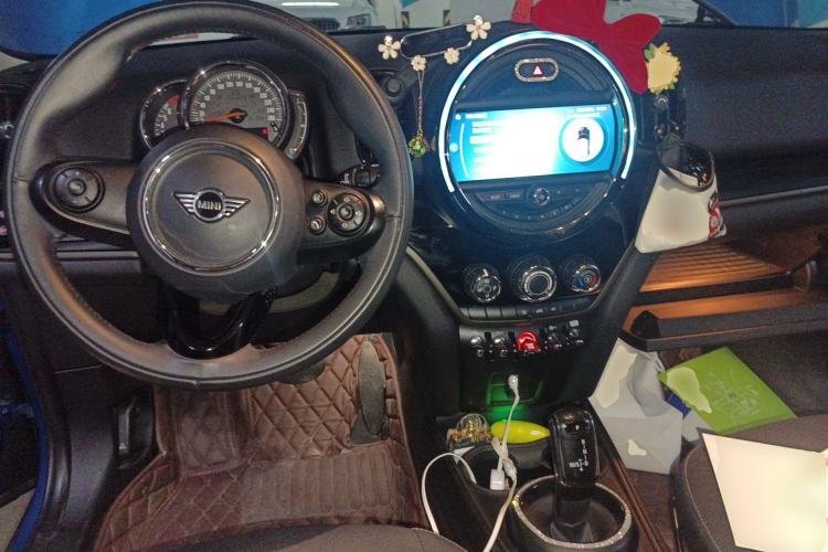 Used MINI Countryman 2019 1.5T COOPER Classic Weekend Edition Center Console