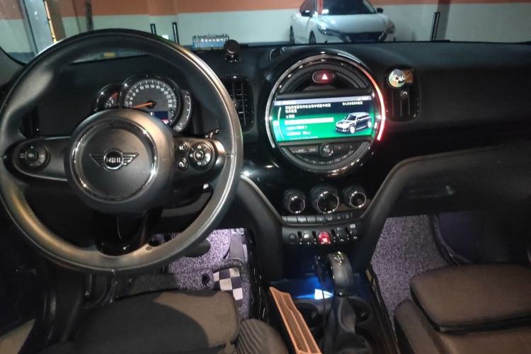 Used MINI Countryman 2019 2.0T COOPER S ALL4 Classic Edition Center Console