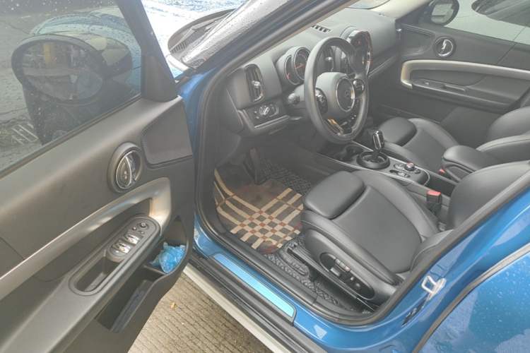 Used MINI Countryman 2019 1.5T COOPER Artist Weekend Travel Edition Driver Seat