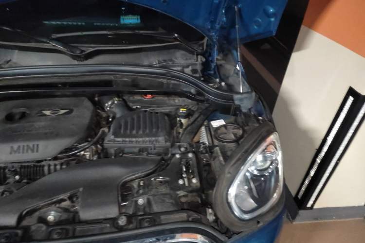 Used MINI Countryman 2019 2.0T COOPER S ALL4 Classic Edition Engine Bay Left