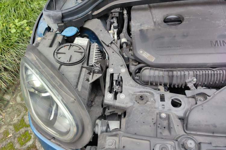 Used MINI Countryman 2019 2.0T COOPER S ALL4 Artist Engine Bay Right