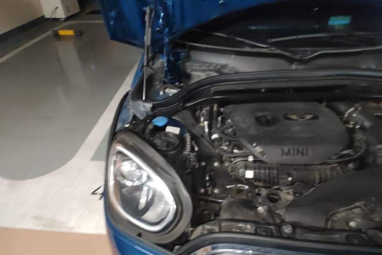 Used MINI Countryman 2019 2.0T COOPER S ALL4 Classic Edition Engine Bay Right