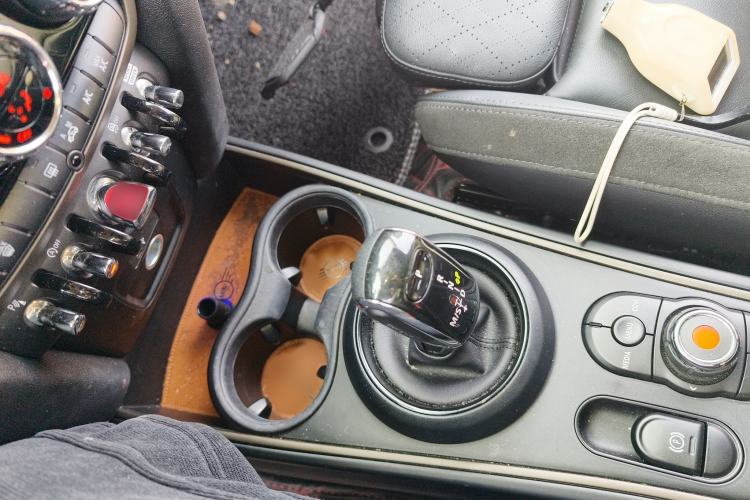 Used MINI Countryman 2019 2.0T COOPER S ALL4 Classic Edition Gear Lever