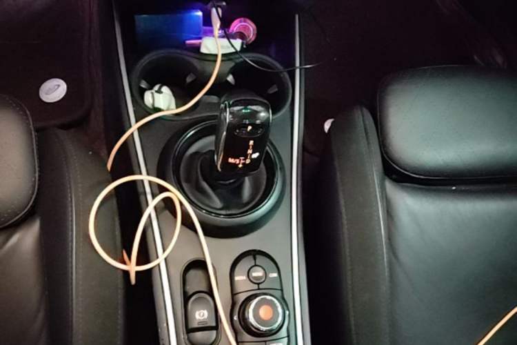 Used MINI Countryman 2019 1.5T COOPER ALL4 Artist Weekend Travel Edition Gear Lever