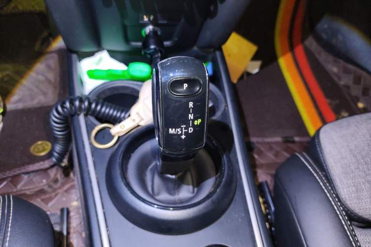 Used MINI Countryman 2019 1.5T COOPER Artist Weekend Travel Edition Gear Lever