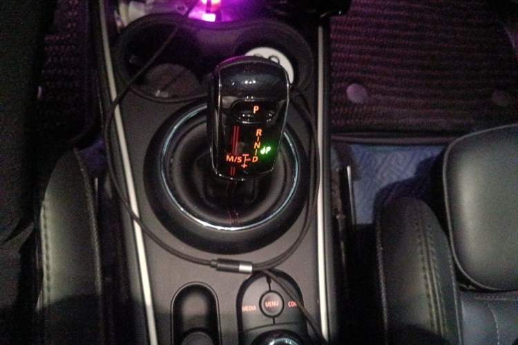 Used MINI Countryman 2019 2.0T COOPER S ALL4 Artist Gear Lever