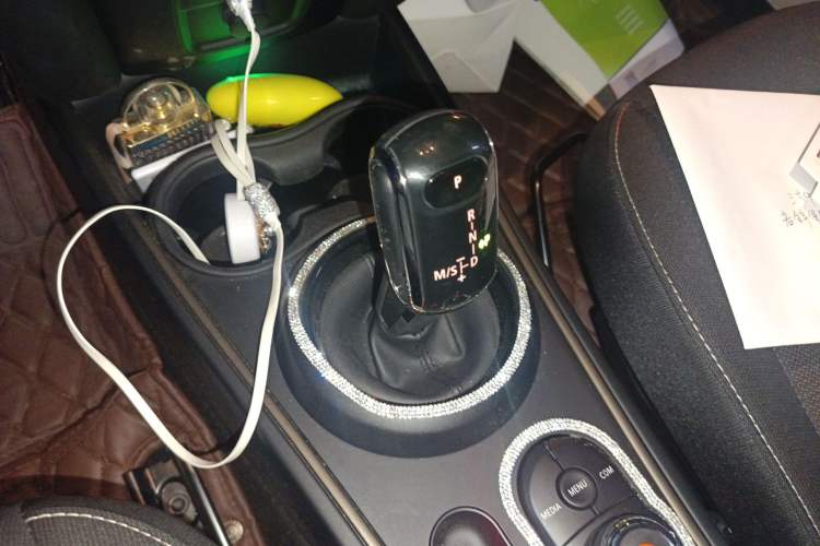 Used MINI Countryman 2019 1.5T COOPER Classic Weekend Edition Gear Lever