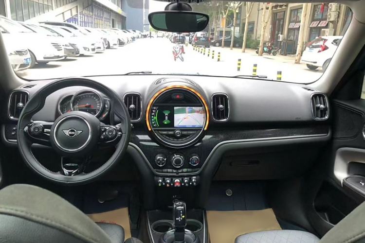 Used MINI Countryman 2019 1.5T COOPER ALL4 Artist Weekend Travel Edition Interior 1