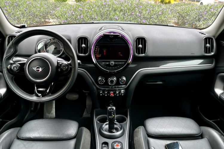 Used MINI Countryman 2019 1.5T COOPER ALL4 Artist Weekend Travel Edition Interior 1