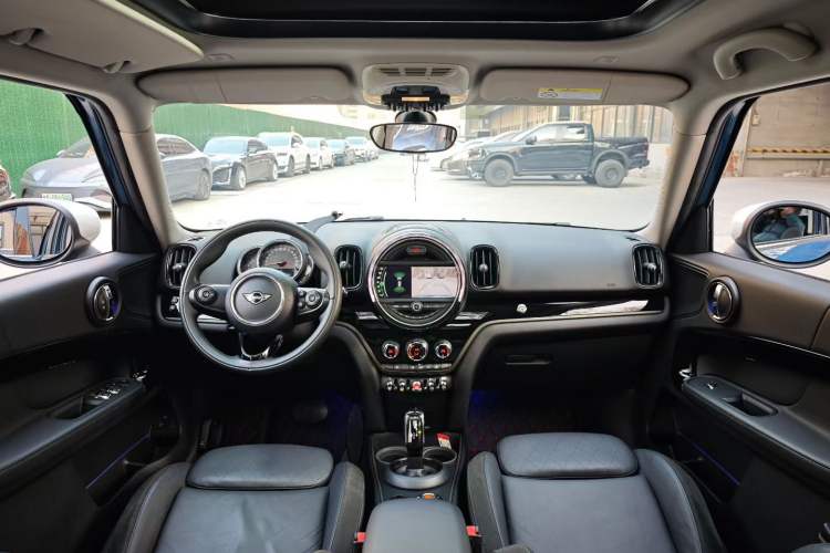 Used MINI Countryman 2019 2.0T COOPER S ALL4 Classic Edition Interior 2