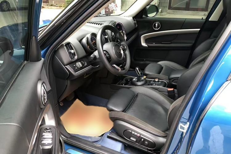 Used MINI Countryman 2019 1.5T COOPER ALL4 Artist Weekend Travel Edition Interior 2