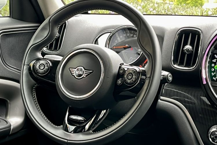 Used MINI Countryman 2019 1.5T COOPER ALL4 Artist Weekend Travel Edition Interior 2