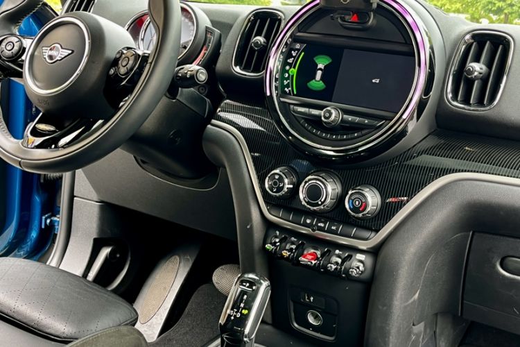Used MINI Countryman 2019 1.5T COOPER ALL4 Artist Weekend Travel Edition Interior 3