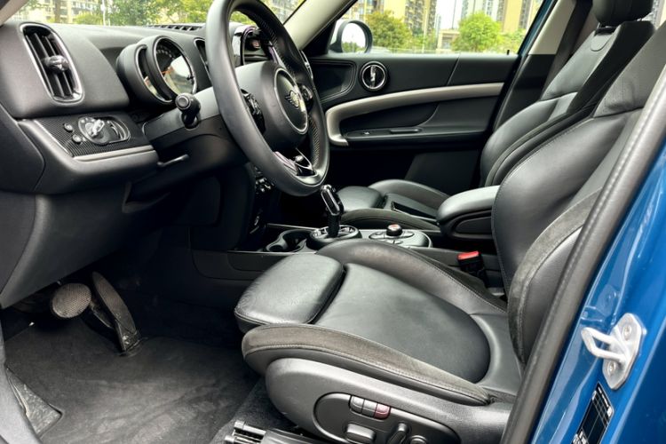 Used MINI Countryman 2019 1.5T COOPER ALL4 Artist Weekend Travel Edition Interior 5