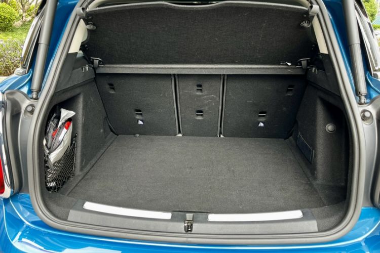 Used MINI Countryman 2019 1.5T COOPER ALL4 Artist Weekend Travel Edition Interior 8