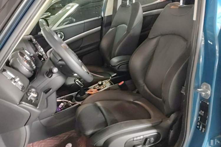 Used MINI Countryman 2019 1.5T COOPER ALL4 Artist Weekend Travel Edition Left Front Seat