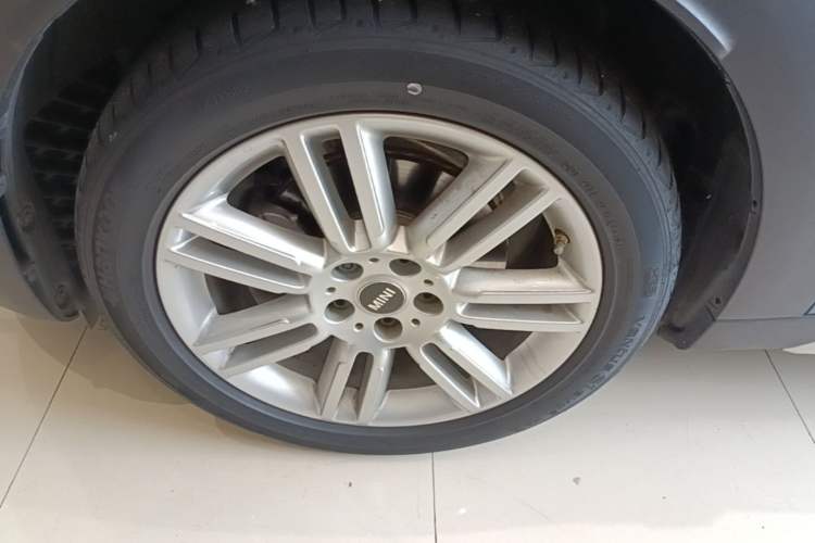 Used MINI Countryman 2019 1.5T COOPER ALL4 Artist Weekend Travel Edition Left Front Wheel Hub