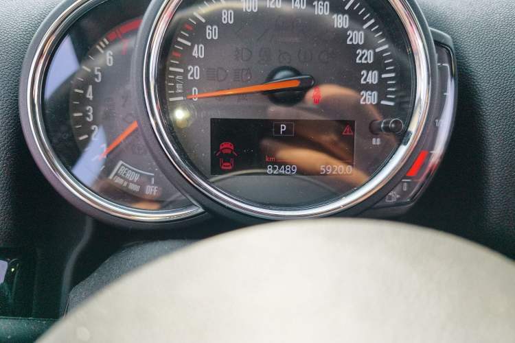 Used MINI Countryman 2019 2.0T COOPER S ALL4 Classic Edition Odometer Close Up