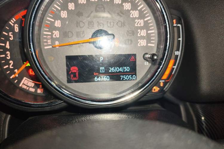 Used MINI Countryman 2019 1.5T COOPER Artist Weekend Travel Edition Odometer Close Up