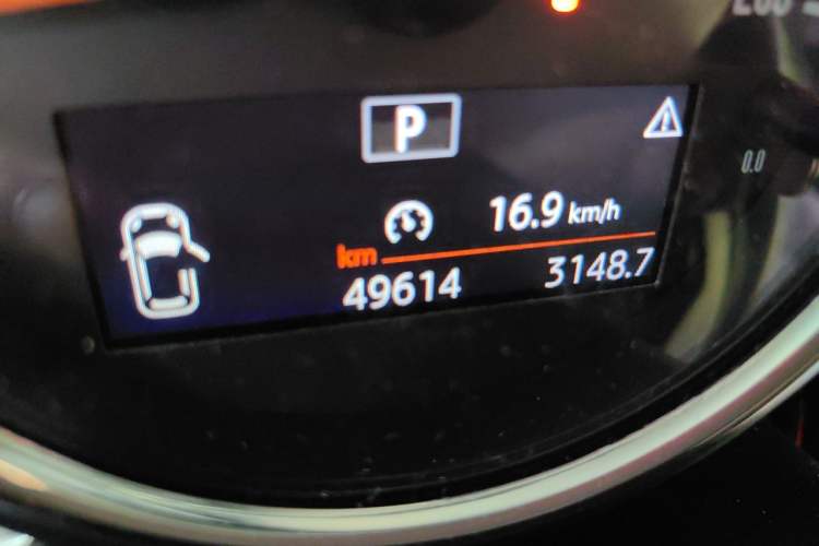 Used MINI Countryman 2019 2.0T COOPER S ALL4 Artist Odometer Close Up