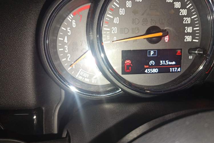 Used MINI Countryman 2019 1.5T COOPER Classic Weekend Edition Odometer Close Up
