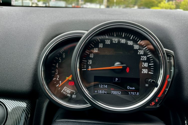Used MINI Countryman 2019 1.5T COOPER ALL4 Artist Weekend Travel Edition Odometer Close Up