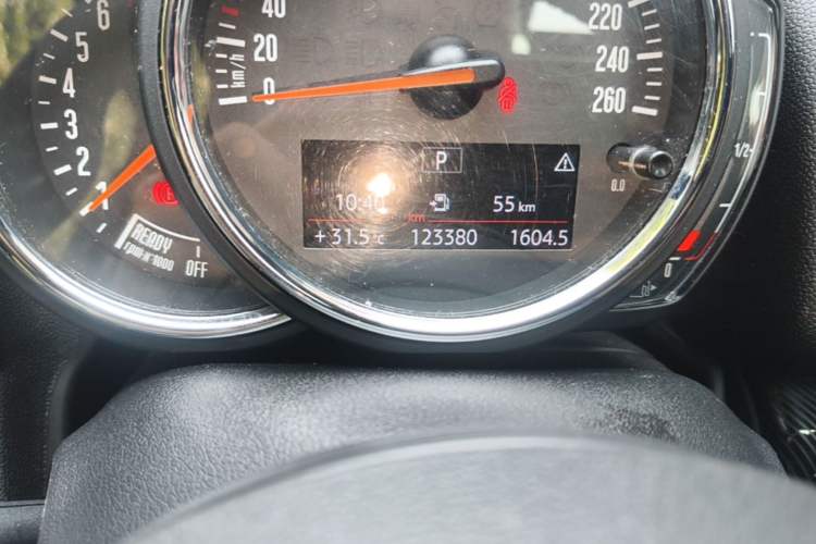 Used MINI Countryman 2019 1.5T COOPER ALL4 Artist Weekend Travel Edition Odometer Close Up