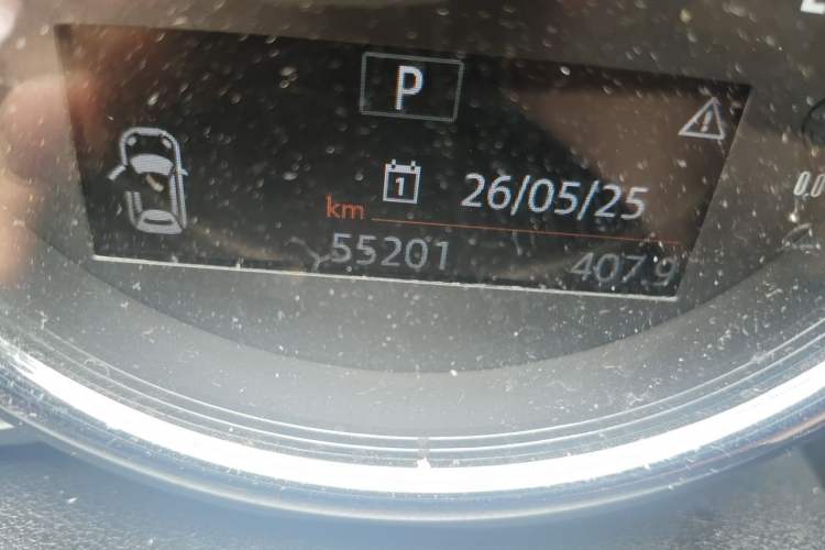 Used MINI Countryman 2019 1.5T COOPER ALL4 Classic Weekend Travel Edition Odometer Close Up