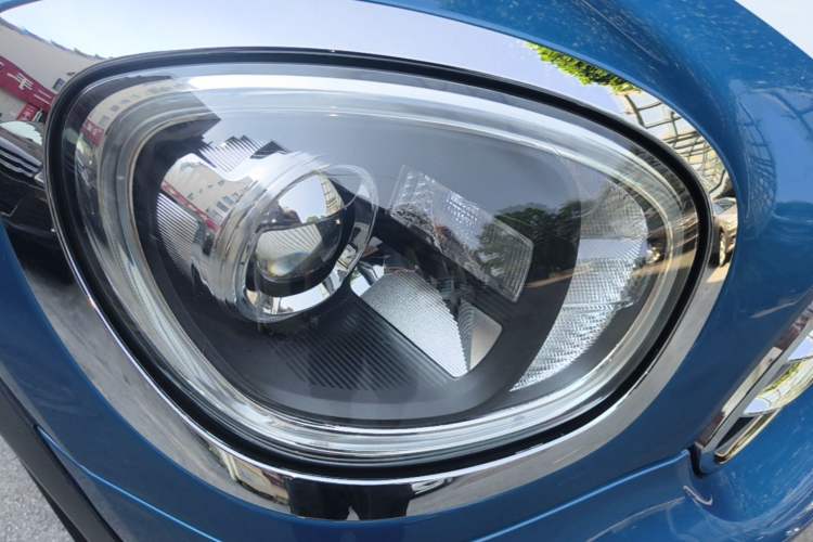 Used MINI Countryman 2019 1.5T COOPER ALL4 Artist Weekend Travel Edition Right Front Headlight