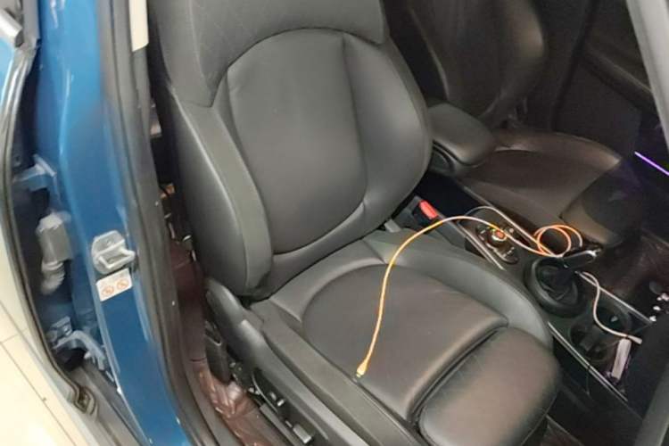 Used MINI Countryman 2019 1.5T COOPER ALL4 Artist Weekend Travel Edition Right Front Seat