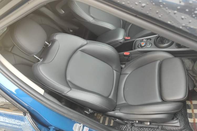 Used MINI Countryman 2019 1.5T COOPER Artist Weekend Travel Edition Right Front Seat