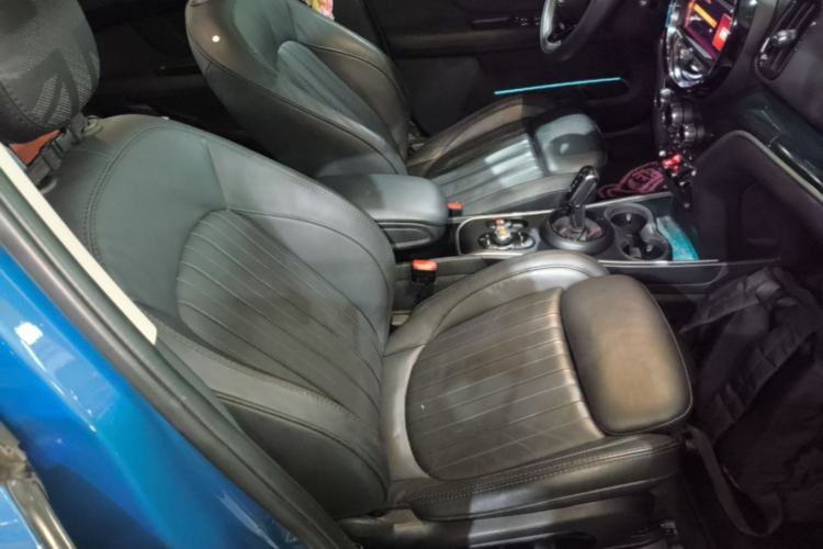 Used MINI Countryman 2019 2.0T COOPER S ALL4 Artist Right Front Seat