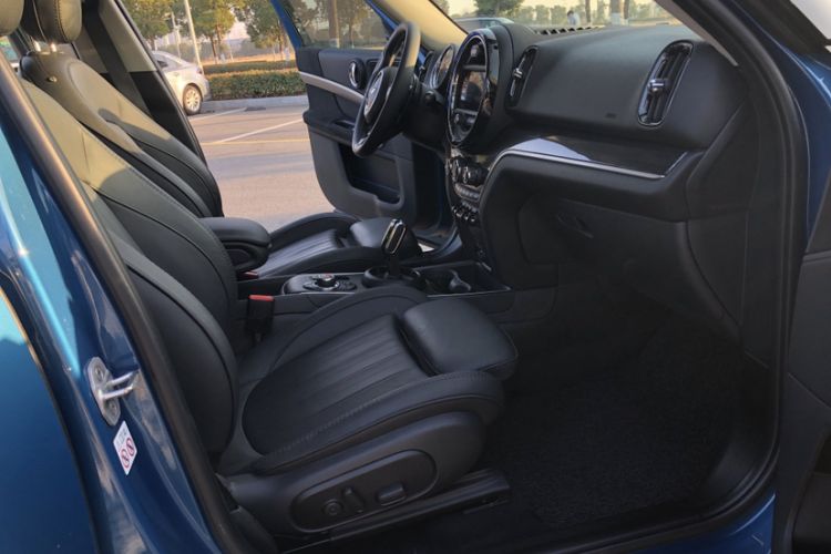 Used MINI Countryman 2019 2.0T COOPER S ALL4 Artist Right Front Seat