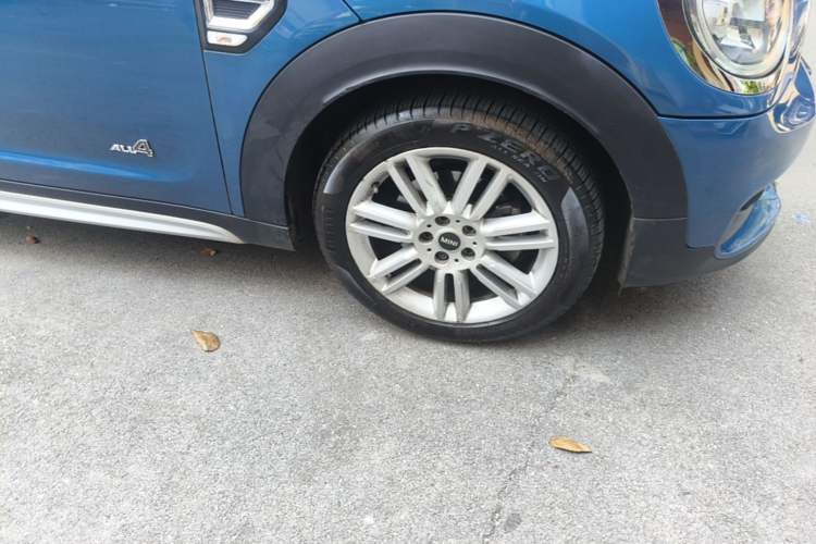 Used MINI Countryman 2019 1.5T COOPER ALL4 Artist Weekend Travel Edition Right Front Wheel Hub
