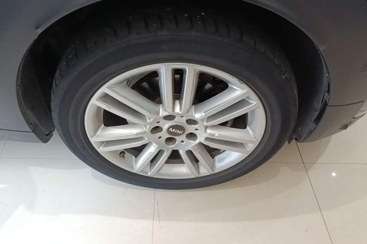 Used MINI Countryman 2019 1.5T COOPER ALL4 Artist Weekend Travel Edition Right Rear Wheel Hub