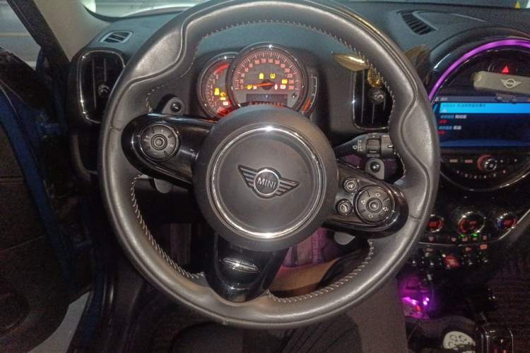 Used MINI Countryman 2019 2.0T COOPER S ALL4 Artist Steering Wheel