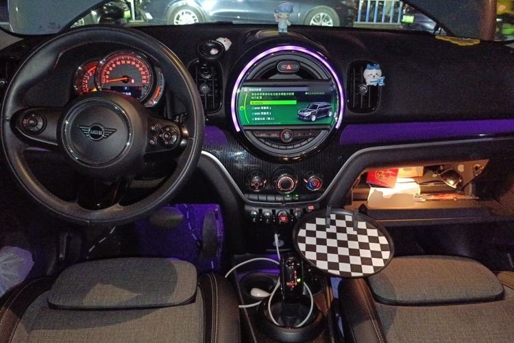 Used MINI Countryman 2019 1.5T COOPER ALL4 Classic Weekend Travel Edition Center Console