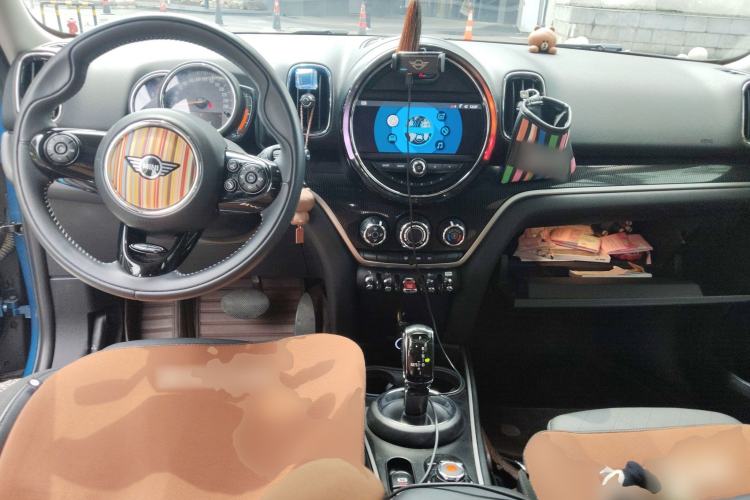 Used MINI Countryman 2019 1.5T COOPER ALL4 Artist Weekend Travel Edition Center Console