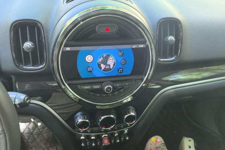 Used MINI Countryman 2019 1.5T COOPER ALL4 Artist Weekend Travel Edition Audio And AC Panel