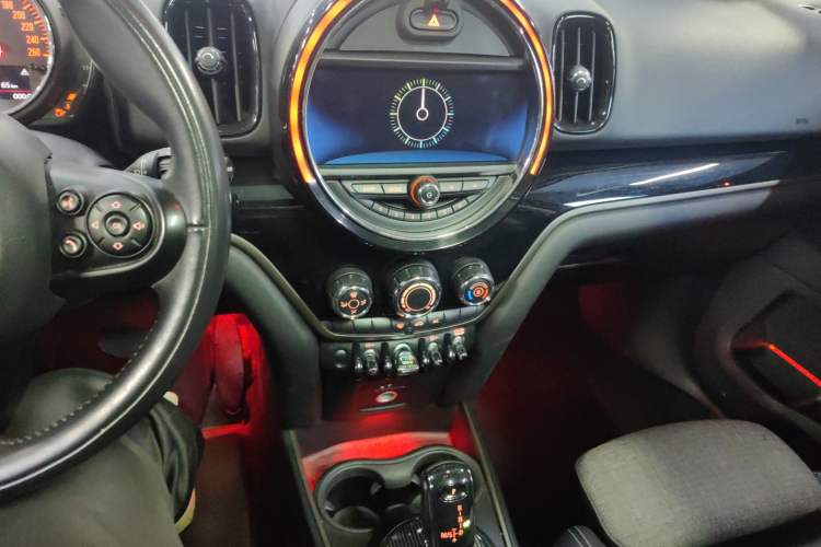 Used MINI Countryman 2019 1.5T COOPER ALL4 Classic Weekend Travel Edition Audio And AC Panel