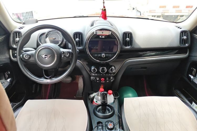 Used MINI Countryman 2019 1.5T COOPER Classic Weekend Edition Center Console