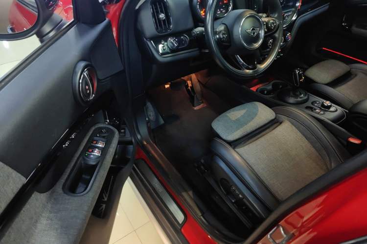 Used MINI Countryman 2019 1.5T COOPER ALL4 Classic Weekend Travel Edition Driver Seat