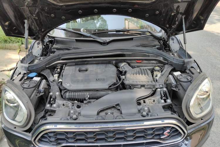 Used MINI Countryman 2019 2.0T COOPER S ALL4 Artist Engine Bay