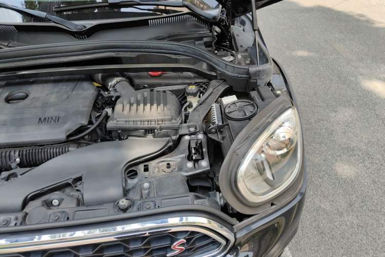 Used MINI Countryman 2019 2.0T COOPER S ALL4 Artist Engine Bay Left