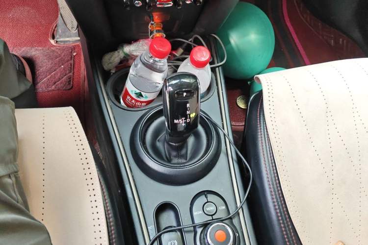 Used MINI Countryman 2019 1.5T COOPER Classic Weekend Edition Gear Lever