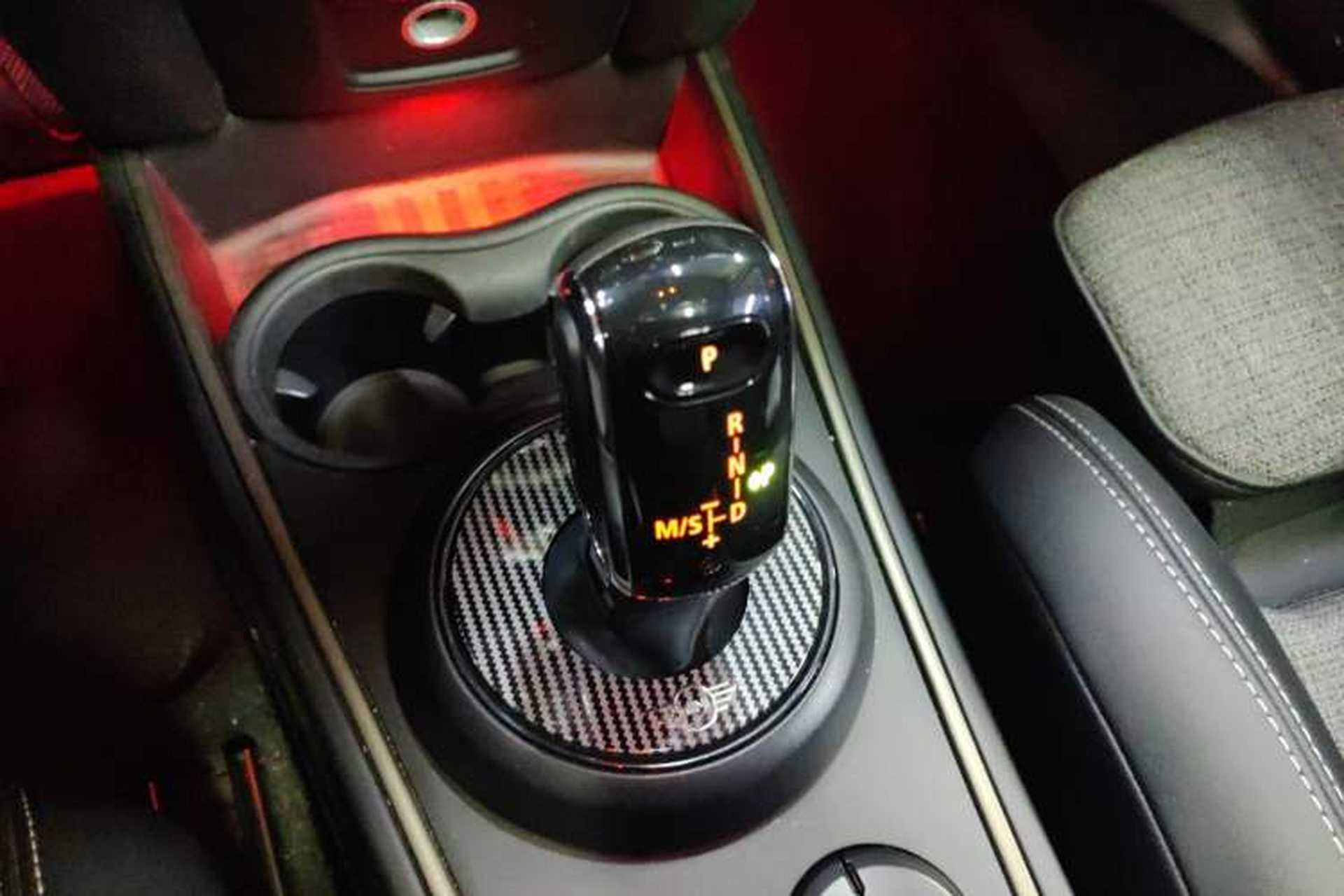 Used MINI Countryman 2019 1.5T COOPER ALL4 Classic Weekend Travel Edition Gear Lever