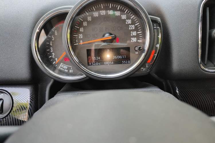 Used MINI Countryman 2019 2.0T COOPER S ALL4 Artist Odometer Close Up
