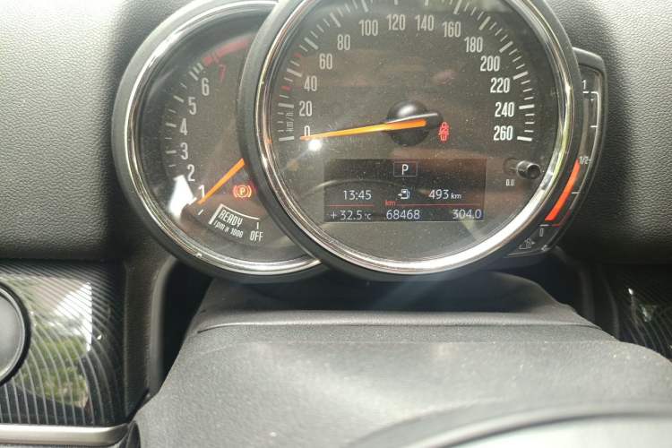Used MINI Countryman 2019 2.0T COOPER S ALL4 Artist Odometer Close Up