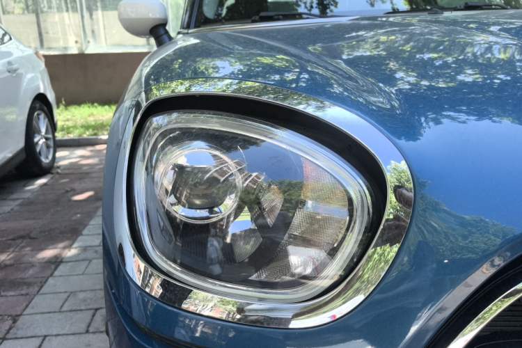 Used MINI Countryman 2019 1.5T COOPER ALL4 Artist Weekend Travel Edition Right Front Headlight