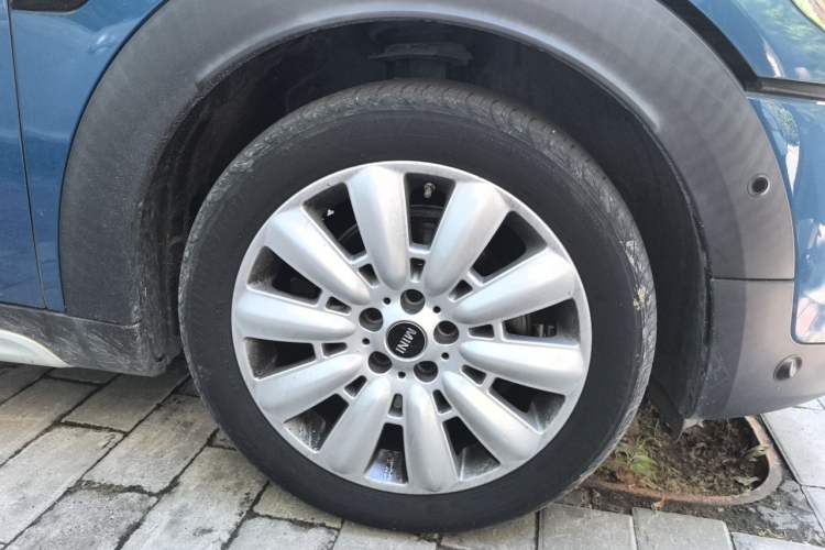Used MINI Countryman 2019 1.5T COOPER ALL4 Artist Weekend Travel Edition Right Front Wheel Hub